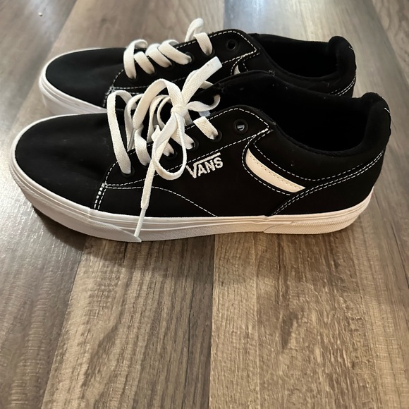Vans Men's or Women’s Seldan Low Top Black Sneakers - Picture 3 of 12